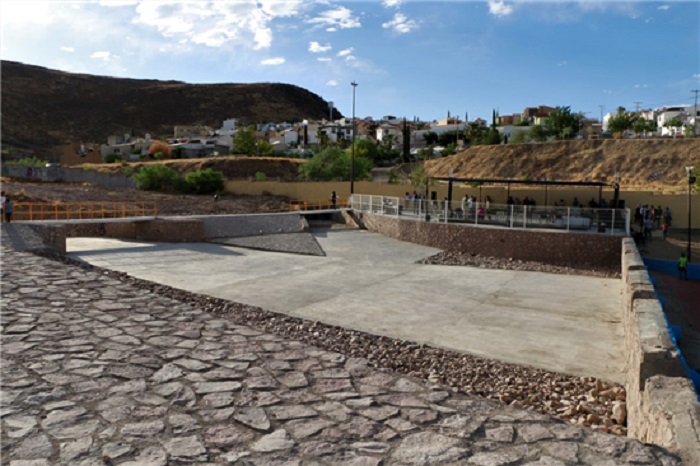 Se inaugura el encauzamiento de arroyo en parque Jardines del Saucito