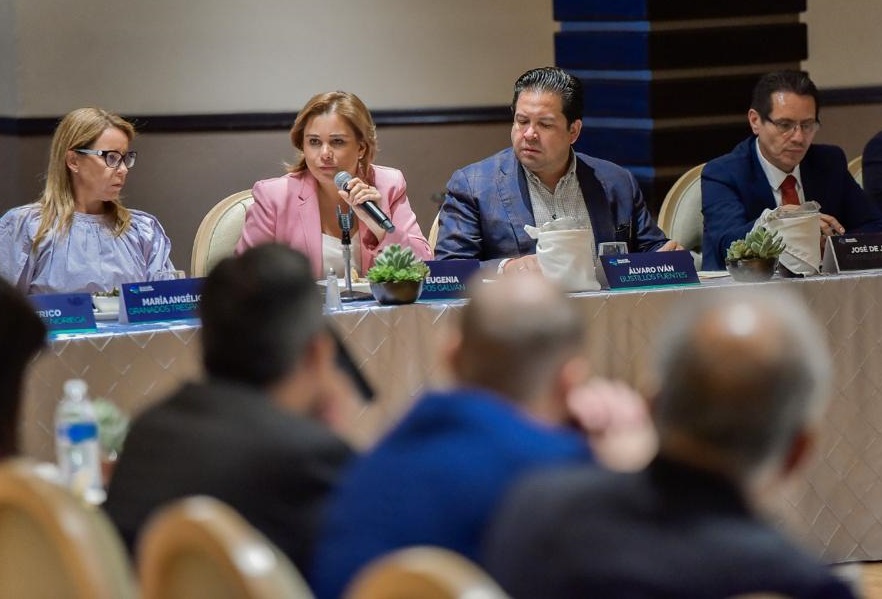 Presenta Maru Campos avances financieros ante empresarios de Ciudad Juárez