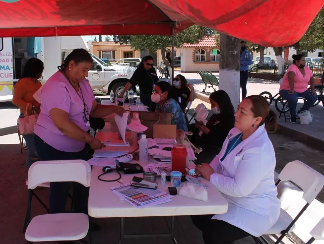 Brinda personal de Salud 300 servicios durante Feria de la Salud en el municipio de López
