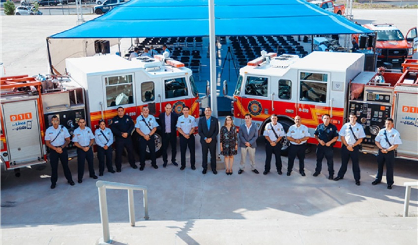 Entrega Alcalde dos bomberas al Heroico Cuerpo de Bomberos para el combate de incendios