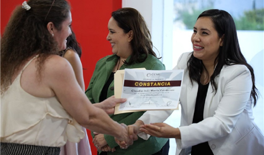 Reconoce Encargada de Despacho a más de 60 mujeres graduadas en capacitaciones empresariales