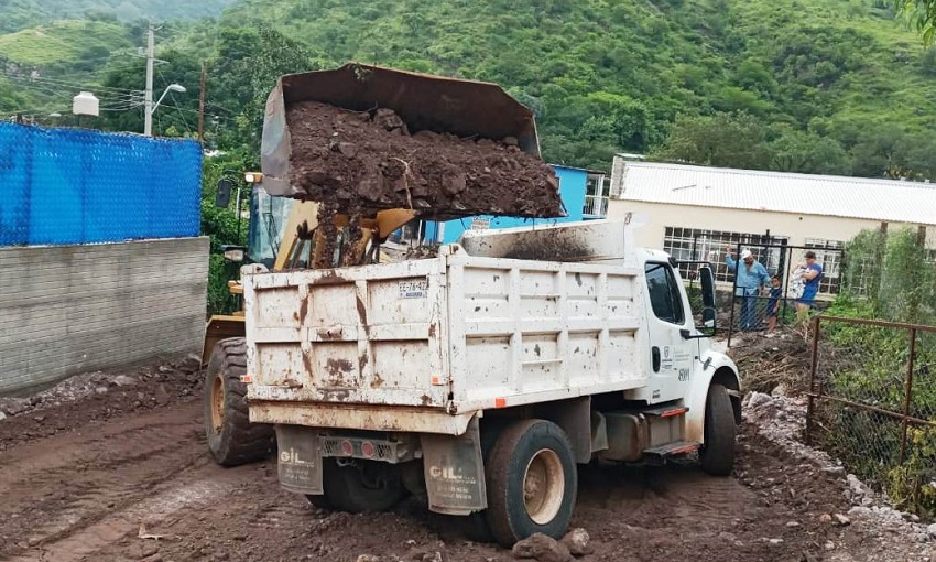 Continúa SCOP con labores de apoyo en comunidad de Palmarejo tras intensa lluvia