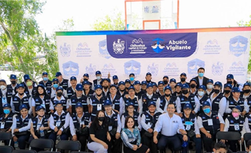 Vigilan 70 abuelos escuelas de Chihuahua Capital con Operativo Escolar