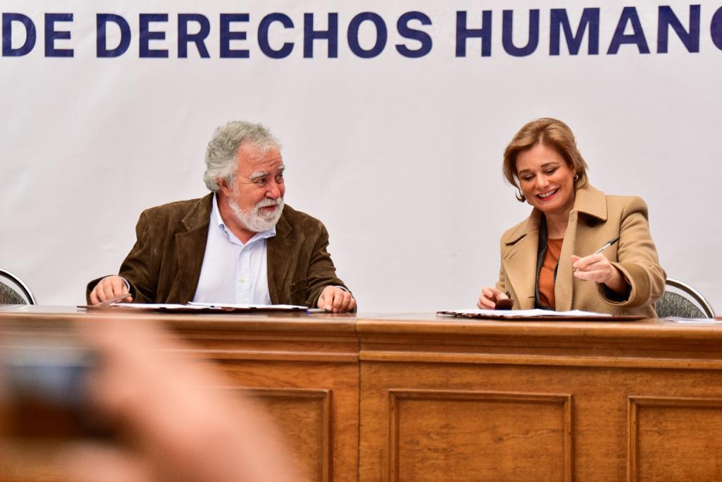 Frima Gobernadora convenio de los derechos humanos y la libertad de expresión