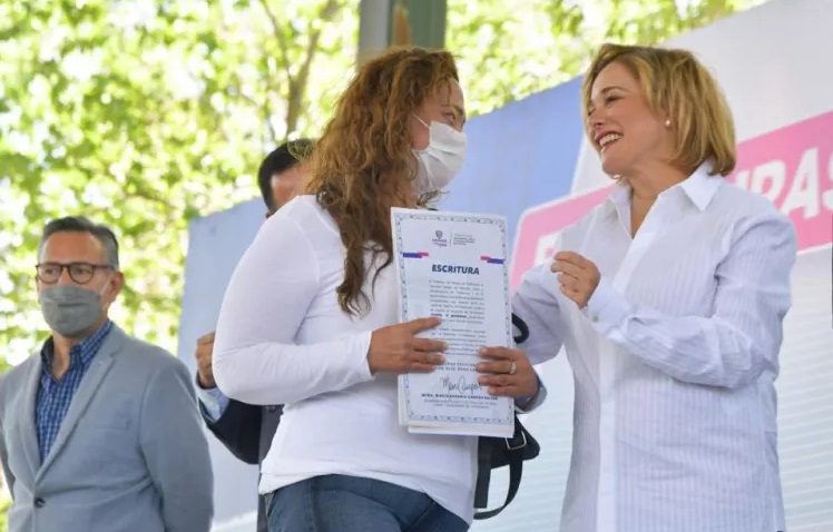 Brinda Maru Campos más de 500 escrituras en Ciudad Juárez