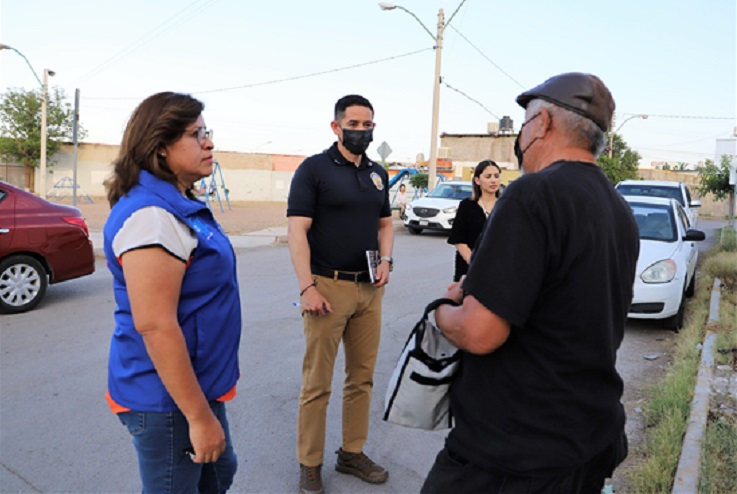 Policías tocan la puerta de vecinos de colonias del norte de la ciudad para conocer necesidades del sector