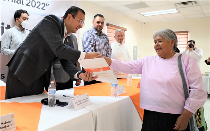 Da Gobierno Municipal certeza patrimonial a maestros del SNTE 8 con condonación de recargos