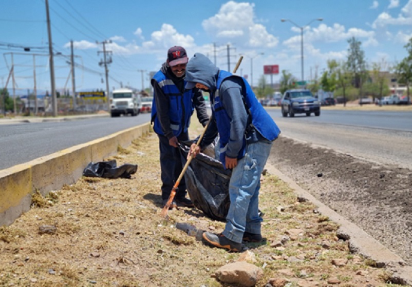 Realiza Gobierno Municipal limpieza de vialidades al norte de la ciudad