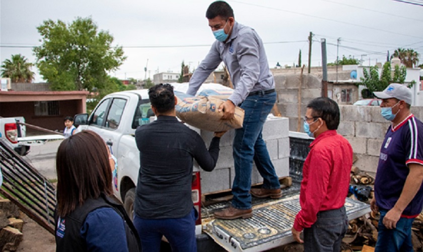 Entrega Gobierno Municipal material de construcción a familia de la Diego Lucero