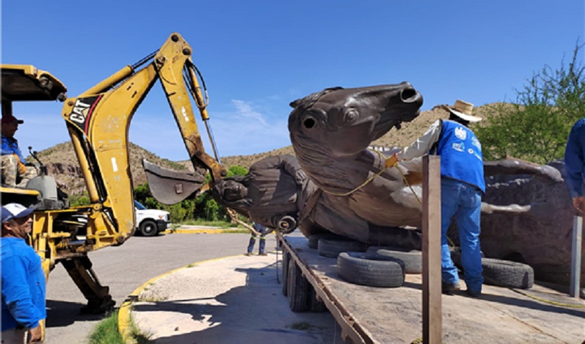 Retiran monumento del “Indio Victorio” para restaurarlo