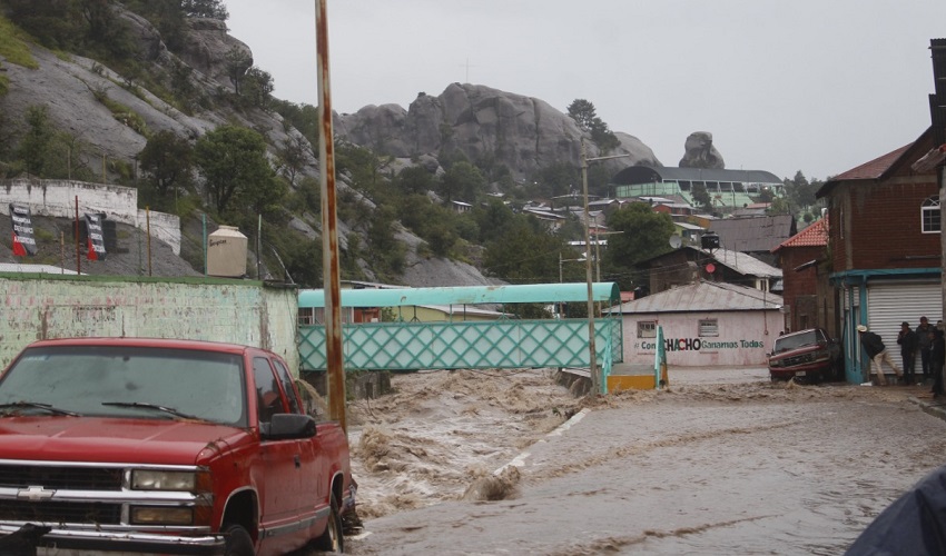 Informa CEPC que no se reportaron personas lesionadas tras presencia de fuertes lluvias en la zona serrana