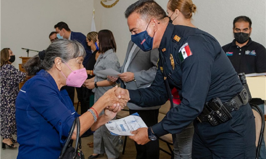 Cuidarán escuelas de la capital 70 adultos mayores del programa “Abuelo Vigilante”