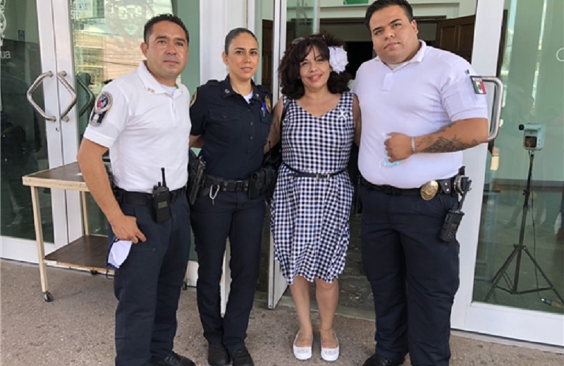 Apoyan agentes de la Policía Municipal a la comunidad con actividades altruistas