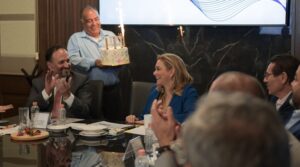 Festeja Gabinete Estatal a la gobernadora Maru Campos por su cumpleaños
