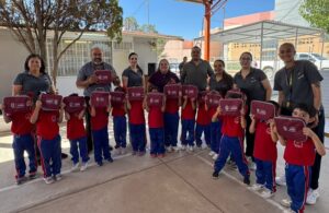 Entregó Dirección de Ecología mochilas y loncheras en cuatro escuelas públicas