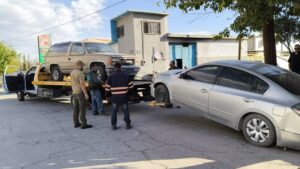 Realizan operativo de retiro de vehículos en la colonia Melchor Ocampo